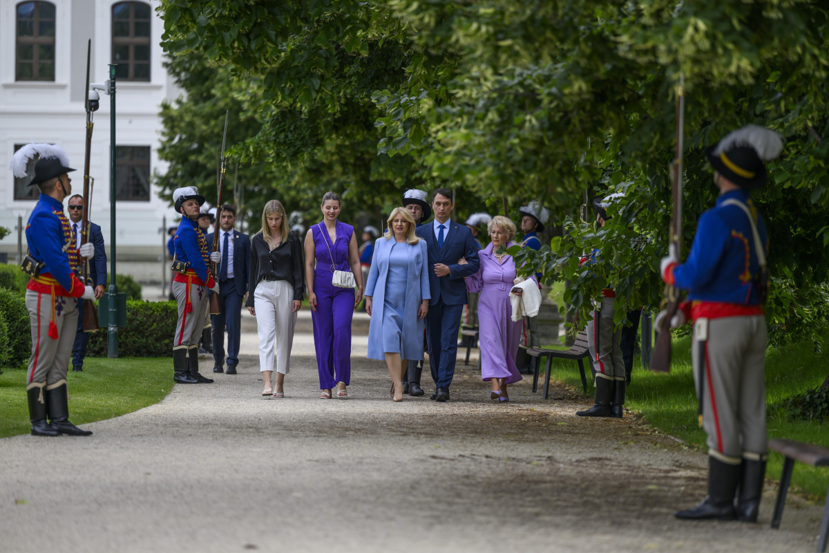 Prezidentka Zuzana Čaputová počas rozlúčkového príhovoru v Prezidentskej záhrade 