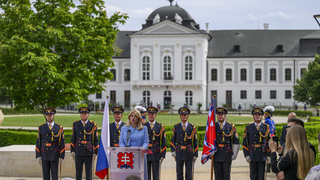 Prezidentka Zuzana Čaputová počas rozlúčkového príhovoru v Prezidentskej záhrade 