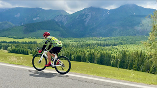 Vysoké Tatry obkľúčili cyklisti. Na podujatí Okolo Tatier ich obišli z každej svetovej strany