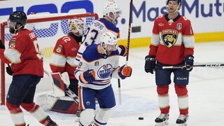 NHL: Boj o Stanleyho pohár sa nekončí. Edmonton uspel na ľade Floridy, McDavid zaznamenal štyri body