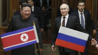 Podpísali zmluvu o strategickom partnerstve. Putin dal Kim Čong-unovi drahé dary