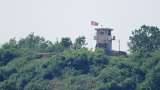 Je to jedna z najviac vyzbrojených oblastí na svete. Prečo vojaci KĽDR často zablúdia na najprísnejšie stráženej hranici?