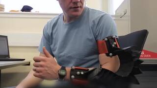 Mäkká robotická ruka pomáha ľuďom, ktorí sa zotavujú po mŕtvici