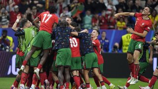 Portugalsko ide do štvrťfinále Eura.  V osemfinále vyhralo nad Slovinskom po penaltách