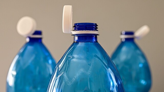 plastové fľaše viečka