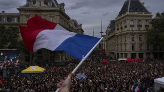 Francúzsko voľby francúzska vlajka protest