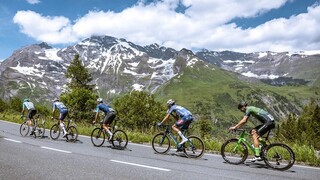 Tragédia na cyklistických pretekoch Okolo Rakúska. Nór Drege zahynul po páde pri zjazde z Grossglockneru