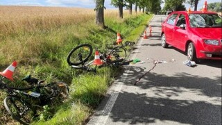 Vodička vrazila do skupiny cyklistov, zranené sú aj deti. Pri nehode v Česku musel zasahovať vrtuľník 