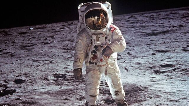 Mesiac Armstrong Apollo 11