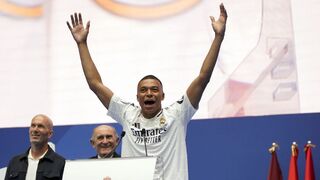 Splnil sa mi sen, povedal Mbappe. Na štadióne v Madride ho privítalo viac fanúšikov ako kedysi Ronalda 