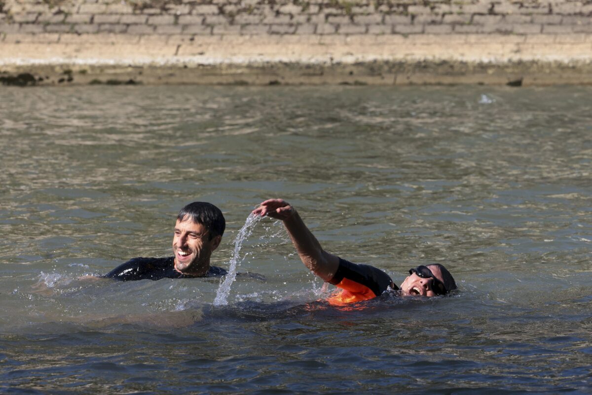 Paris_Olympics_Mayor_Swim507164.jpg