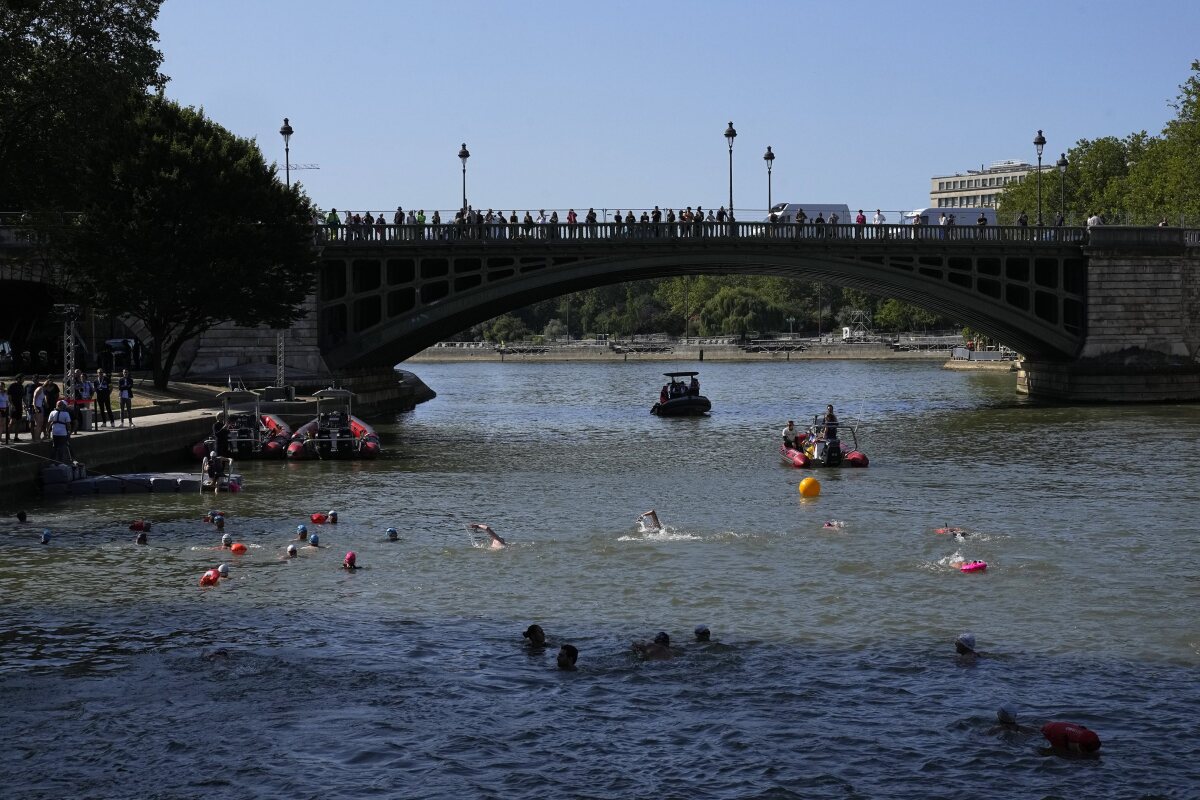 Paris_Olympics_Mayor_Swim507131.jpg