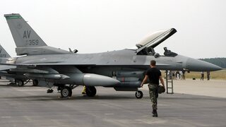 Prečo stíhačky F-16 nezaistia Ukrajine víťazstvo? Prekážky sú rovno dve, no potrvá najmenej rok, kým ich vyriešia