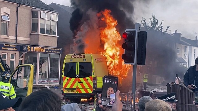 Southport Anglicko útok sanitka oheň