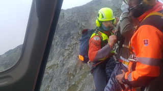 Dobrodružstvo sa skončilo predčasne. Chlapec sa sám vydal na Rysy, zachraňovať ho musel vrtuľník