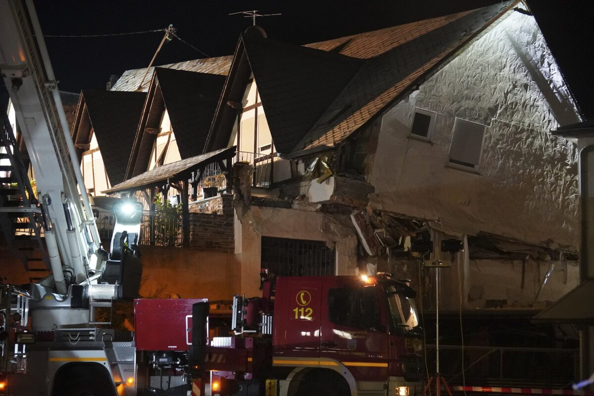 Germany_Hotel_Collapse603226.jpg