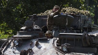 Veliteľ ukrajinskej armády ohlásil prezidentovi Zelenskému posilnenie pozícií na ruskom území. Moskva tvrdí opak