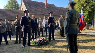 FOTO/VIDEO: Akt kladenia vencov v obci Zlatno. SNP bolo významným medzníkom v histórii Slovenska, povedal prezident