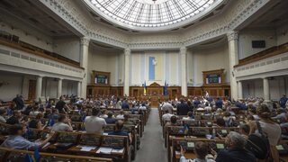 Päť členov ukrajinskej vlády ponúklo  demisie. O ich odvolávaní bude rokovať parlament