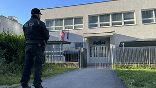 Ráno školy, neskôr súdy. Polícia preverovala bombové hrozby po celom Slovensku