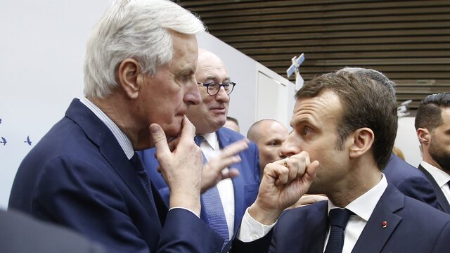 Barnier Macron