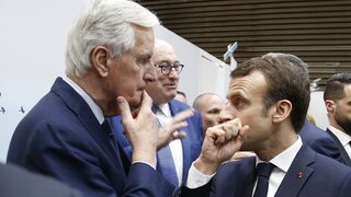 Barnier Macron