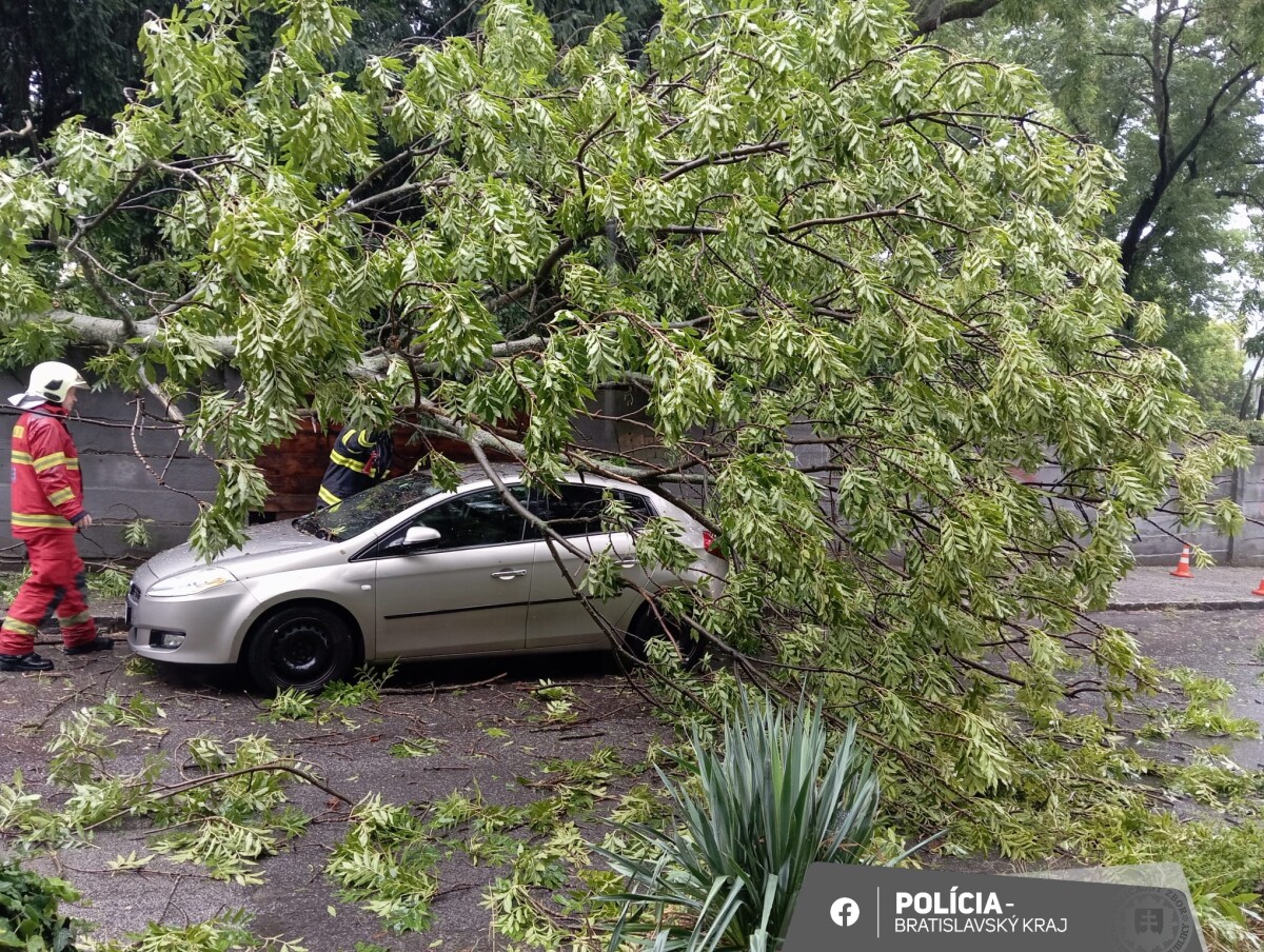 strom auto voda vietor