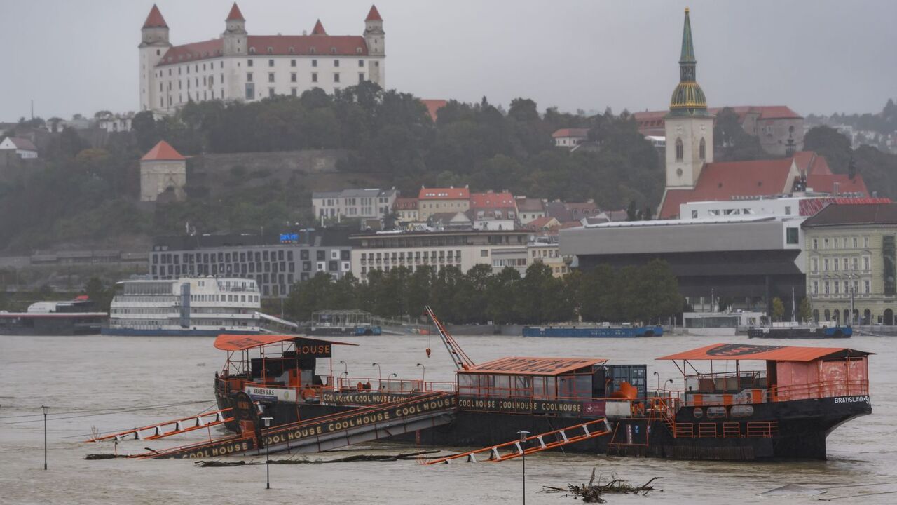 Hladina Dunaja na Tyršovom nábreží v pondelok 16. septembra 2024 v Bratislave.