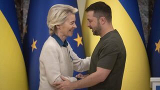 Ursula Von der Leyenová a Volodymyr Zelenskyj