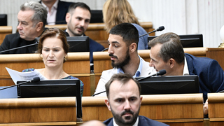 Poslanci rokujú o záchrane verejných financií. Zrejme je pred nimi posledný deň pred záverečným hlasovaním