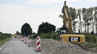 Viaceré vozovky už boli ako ementál. Do regionálnych ciest natečú milióny, no diaľnic sa tak skoro nedočkáme