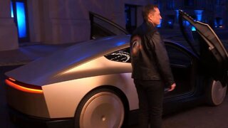 FOTO/VIDEO: Tesla prichádza s robotickým taxíkom. Na cesty by mal prísť už o dva roky, uviedol Musk