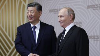 Si Ťin-pching sa stretol s Putinom. Na samite BRICS rokovali o vojne na Ukrajine