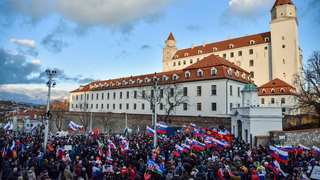 Pred voľbami ju chceli zrušiť, no prešiel rok a stále platí. Čo sa deje s obrannou zmluvou s USA?