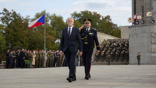 Českí lídri si uctili vznik prvej Československej republiky. Prezident Pavel a premiér Fiala položili vence na Vítkove