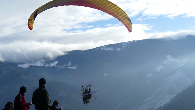 Paragliding 