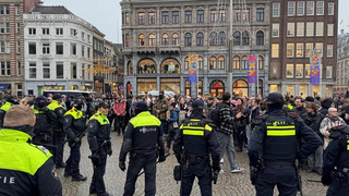 Na propalestínskom proteste v Amsterdame zasahovala polícia. Demonštrácia prišla po incidente s Izraelčanmi