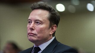 Musk sa stretol s iránskym veľvyslancom. Ide o snahu eliminovať napätie medzi Teheránom a Washingtonom