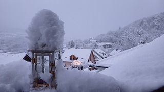 Sledujte RADAR: Slovensko sa dočkalo snehovej nádielky. Počasie na viacerých miestach komplikuje dopravu