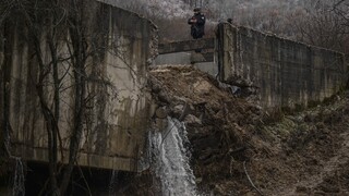 Kosovo priehrada voda policajt