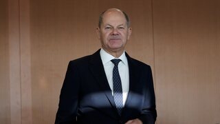 Scholz je na neohlásenej návšteve Kyjeva. Nemecký kancelár prisľúbil Ukrajine stámiliónovú vojenskú pomoc