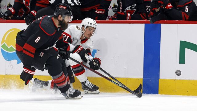 Senators_Hurricanes_Hockey962371.jpg