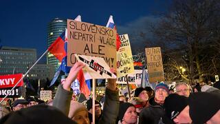 Žiadny výnimočný stav, ale tisíce ľudí v uliciach. Piatok bude v znamení pokojných protestov (+zoznam miest)