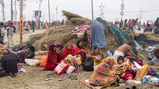 V Indii začal masívny hinduistický festival: Do posvätných riek sa ponorili desiatky miliónov pútnikov