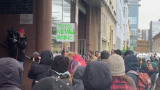 Pred budovou FPU sa konal protest. Účastníci vyjadrili nesúhlas s novým návrhom štatútu rady