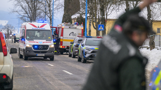 Žiak útočil nožom v škole na Spiši. Zomrela študentka a zástupkyňa riaditeľky, ďalšia zranená je po operácii v stabilizovanom stave