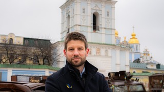 Šimečka sľúbil Zelenskému našich vojakov, tvrdí Fico bez dôkazov. Zbytočné, reaguje Šutaj Eštok, hoci do Kyjeva mali ísť aj jeho vlastní