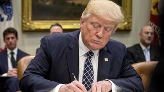 Trump podpísal memorandum o recipročných clách. Rozhodol som sa tak v záujme spravodlivosti, vyhlásil