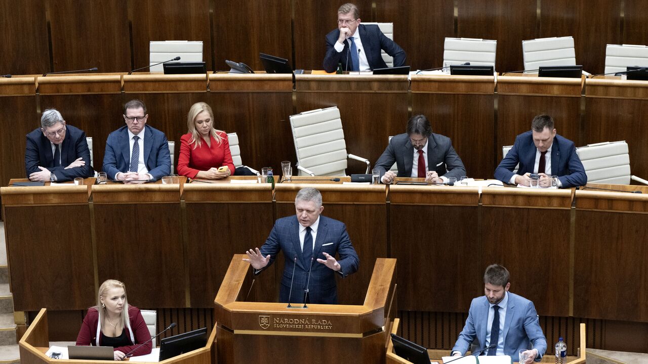 parlament schôdza