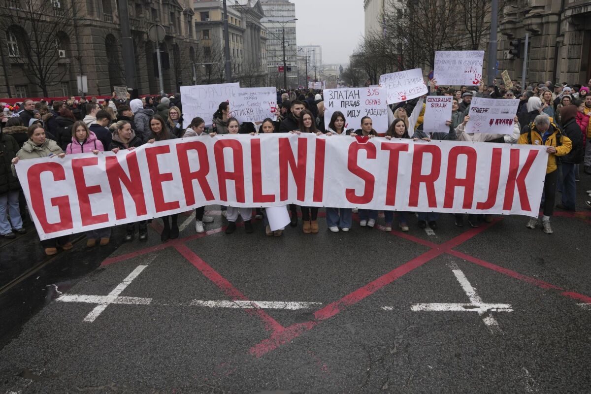 srbsko protesty generálny štrajk